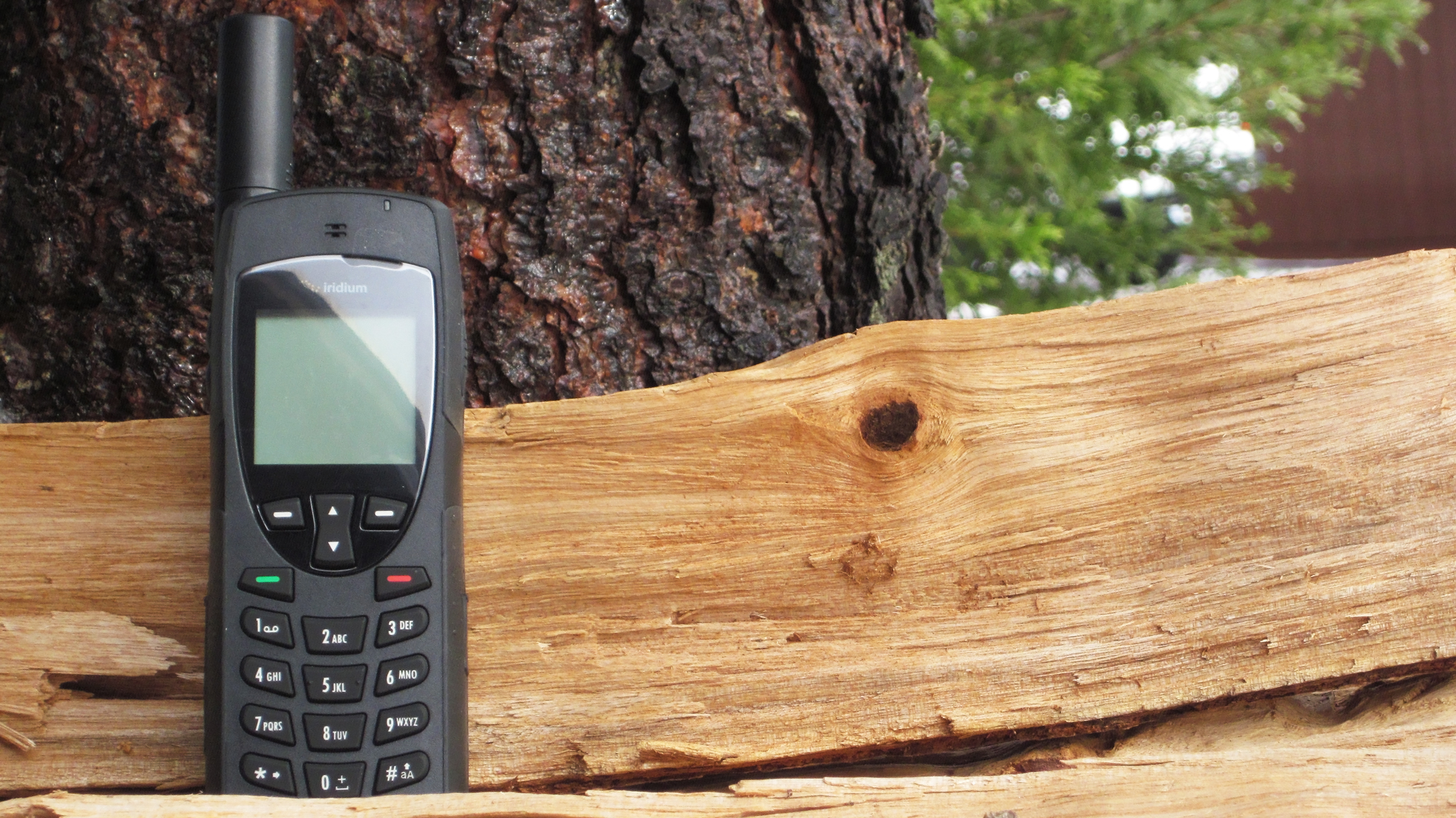 iridium-9555-satellite-phone-sitting-in-the-wilderness.jpg iridium-9555-satellite-phone-sitting-in-the-wilderness.jpg